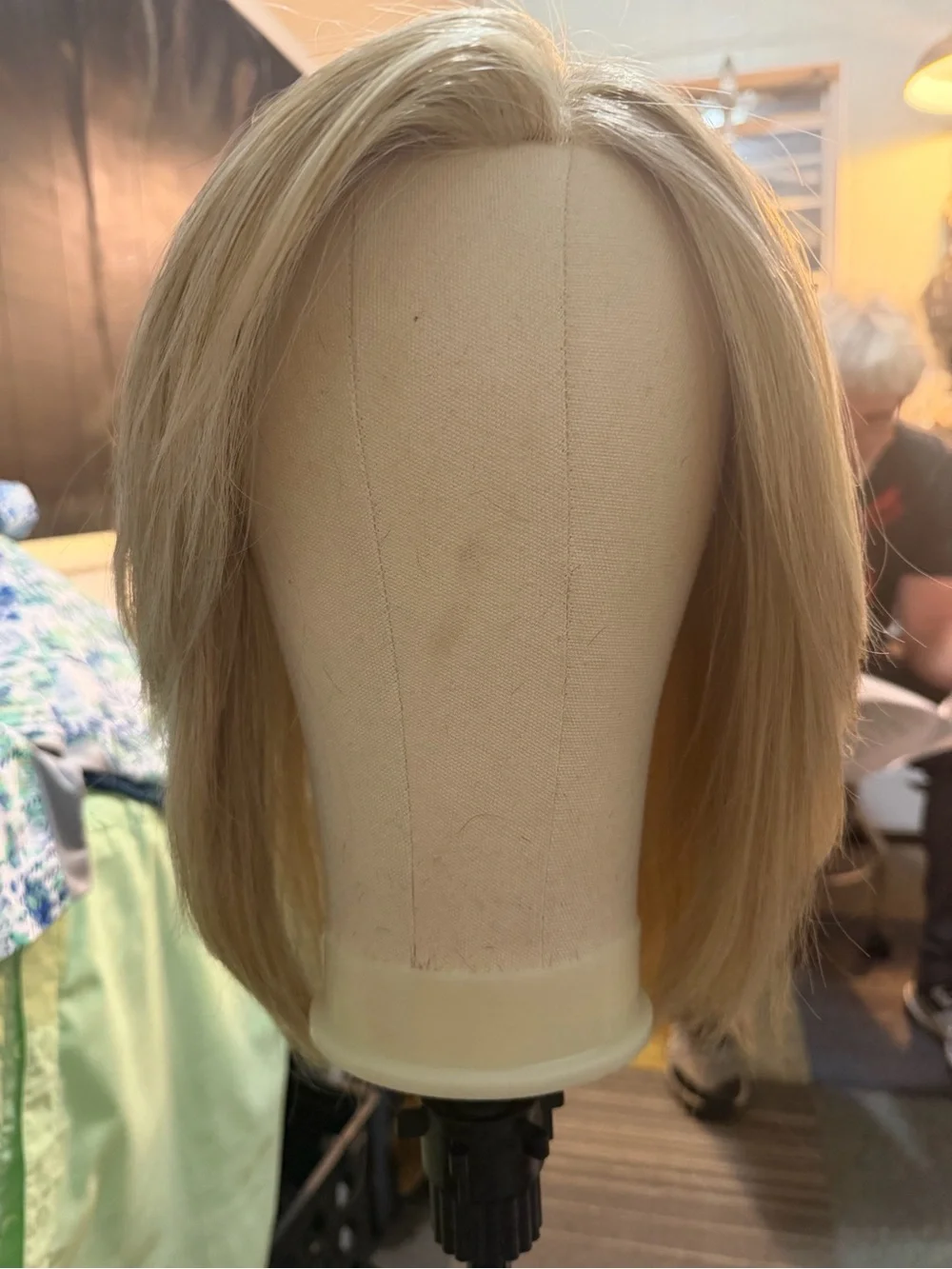 Short Layered Women’s Wig in Light Blonde - Versatile Everyday Style
